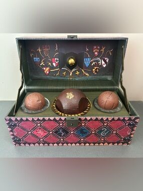 Harry Potter Quidditch Trunk by Running Press